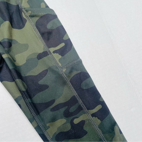 Gap Active Camo Cropped Workout Leggings - Picture 4 of 5
